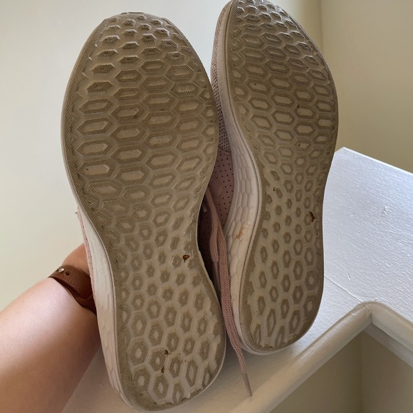 Women New Balance Shoes - Picture 2 of 2